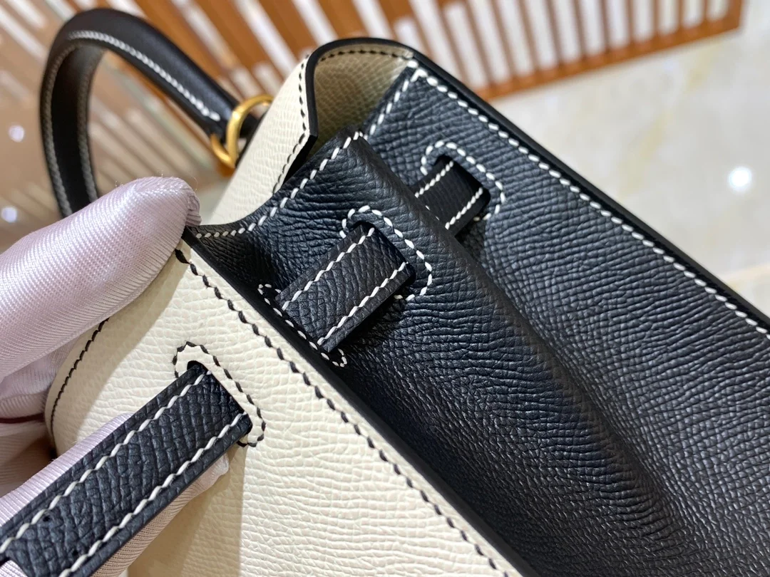 에르메스 켈리 25 셀리에 밀크쉐이크 화이트 블랙 골드 하드웨어 (100% HAND MADE)