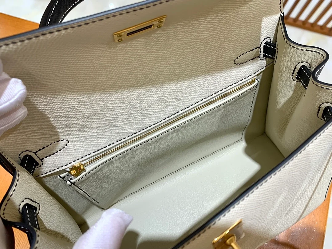 에르메스 켈리 25 셀리에 밀크쉐이크 화이트 블랙 골드 하드웨어 (100% HAND MADE)