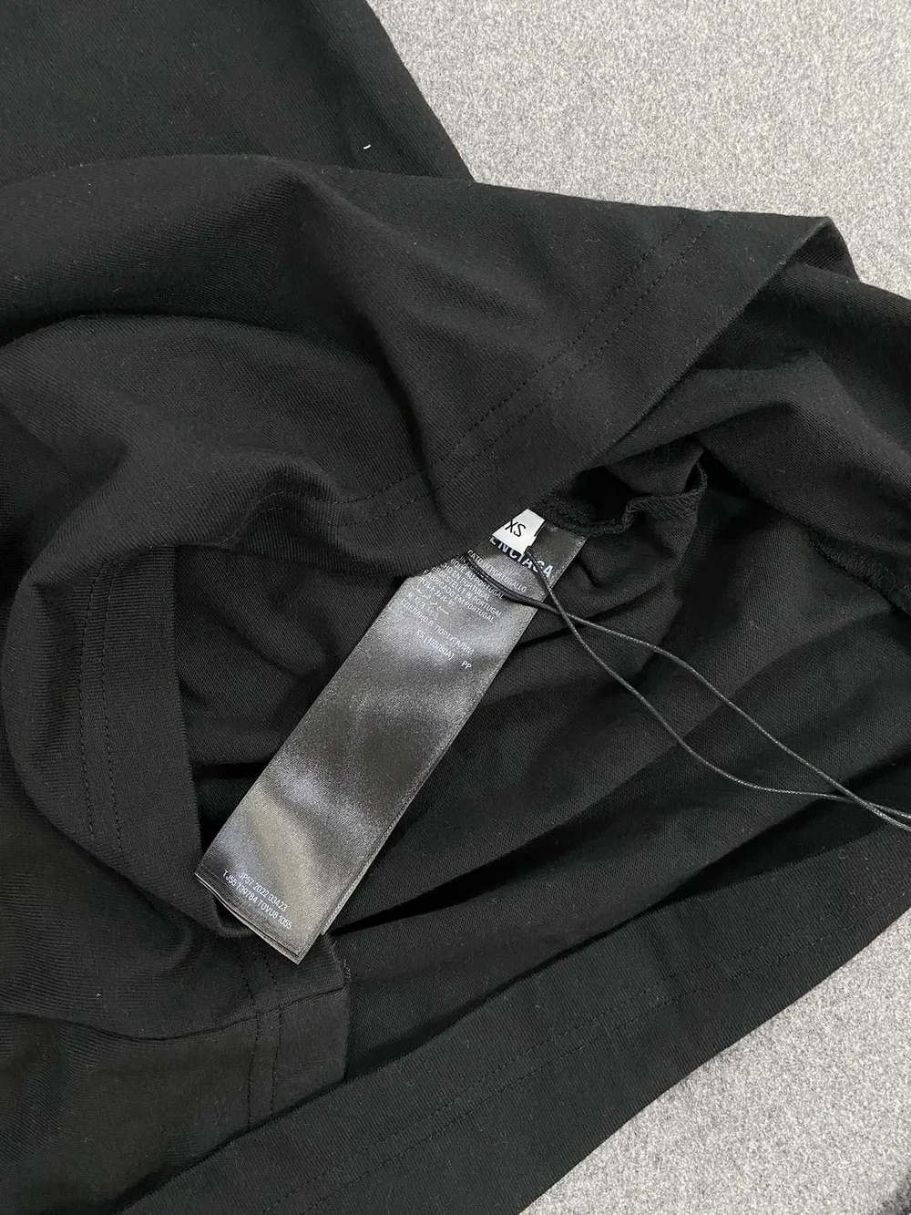 발렌시아가 파리 미디움 핏 티셔츠 블랙